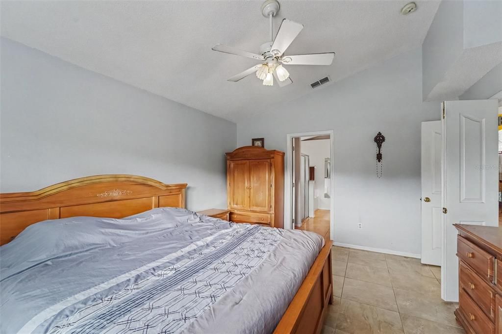 En Venta: $465,000 (4 camas, 2 baños, 1946 Pies cuadrados)