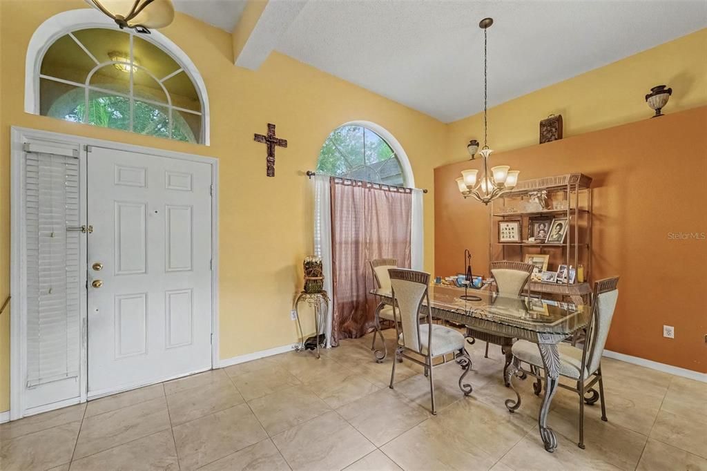 En Venta: $465,000 (4 camas, 2 baños, 1946 Pies cuadrados)