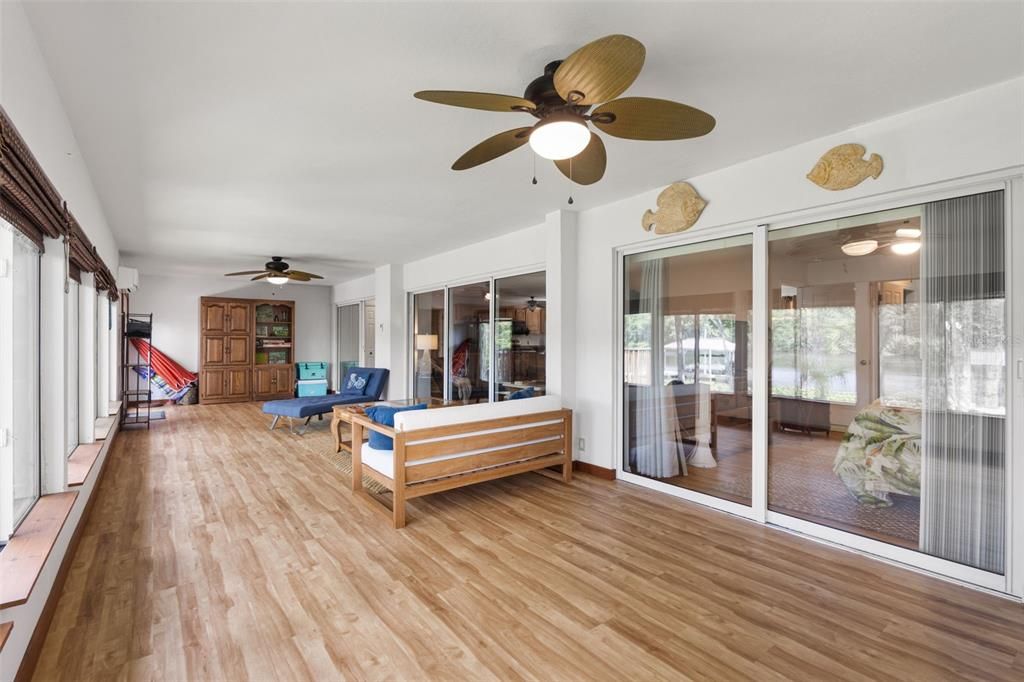 En Venta: $720,000 (3 camas, 3 baños, 1980 Pies cuadrados)