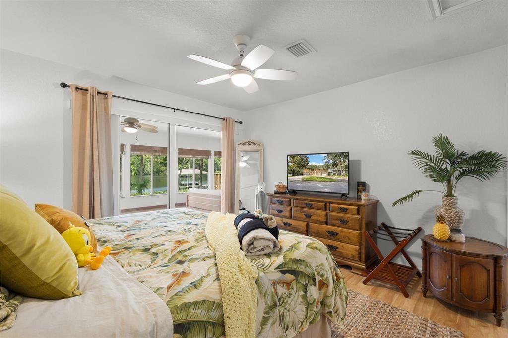 En Venta: $720,000 (3 camas, 3 baños, 1980 Pies cuadrados)