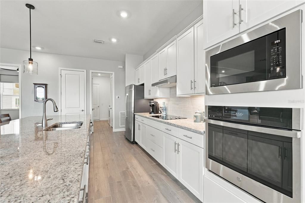 For Sale: $639,900 (3 beds, 3 baths, 2633 Square Feet)