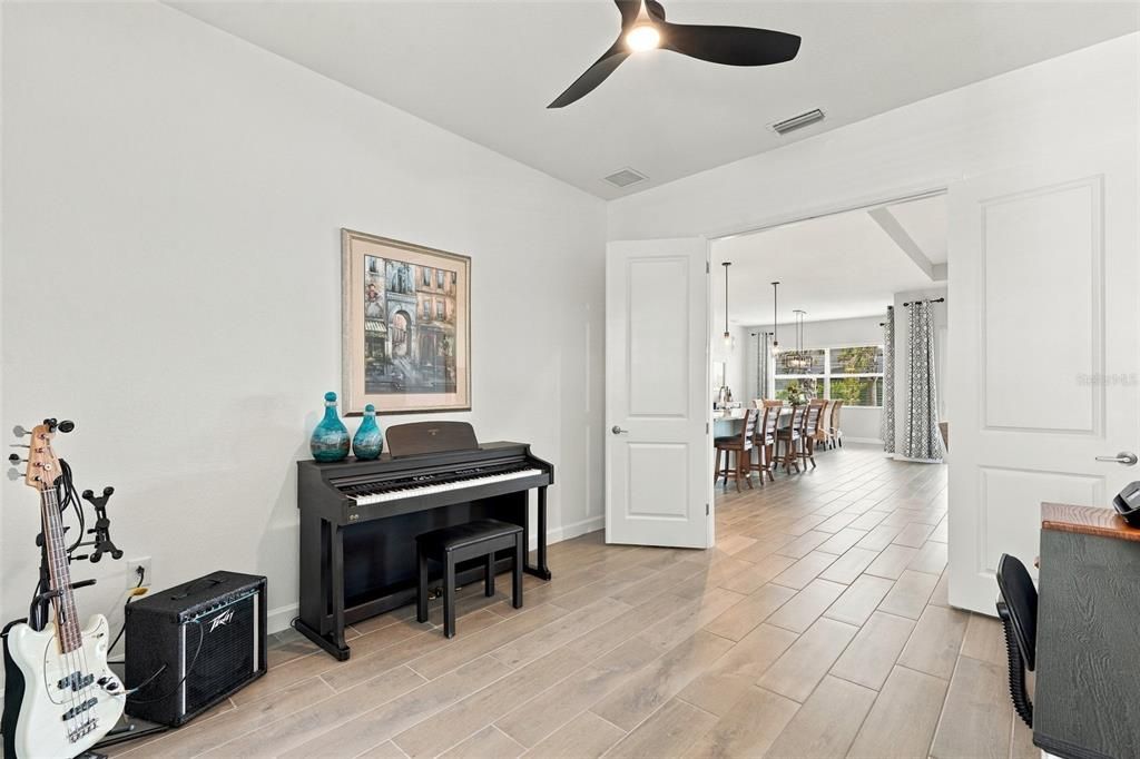 For Sale: $639,900 (3 beds, 3 baths, 2633 Square Feet)