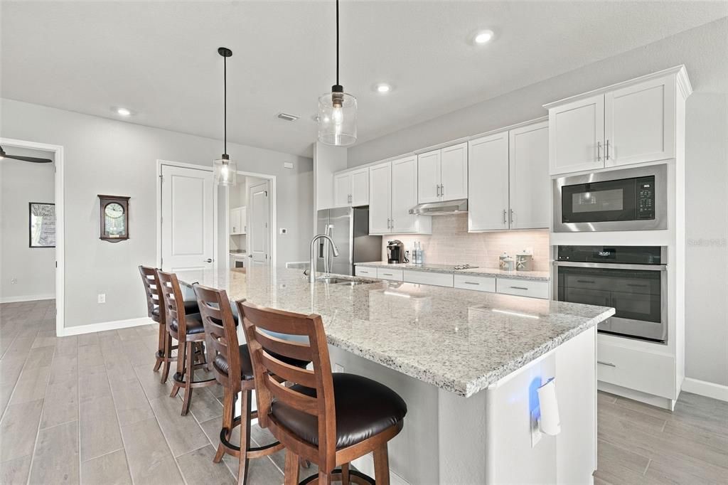 For Sale: $639,900 (3 beds, 3 baths, 2633 Square Feet)