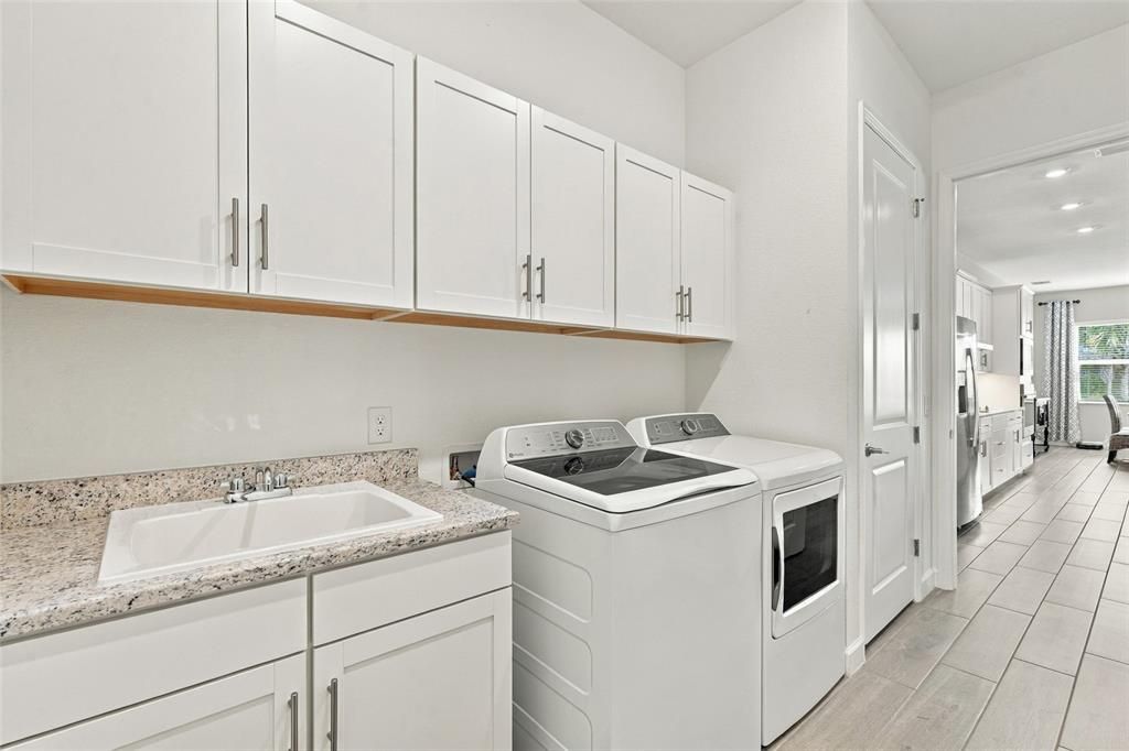 For Sale: $639,900 (3 beds, 3 baths, 2633 Square Feet)