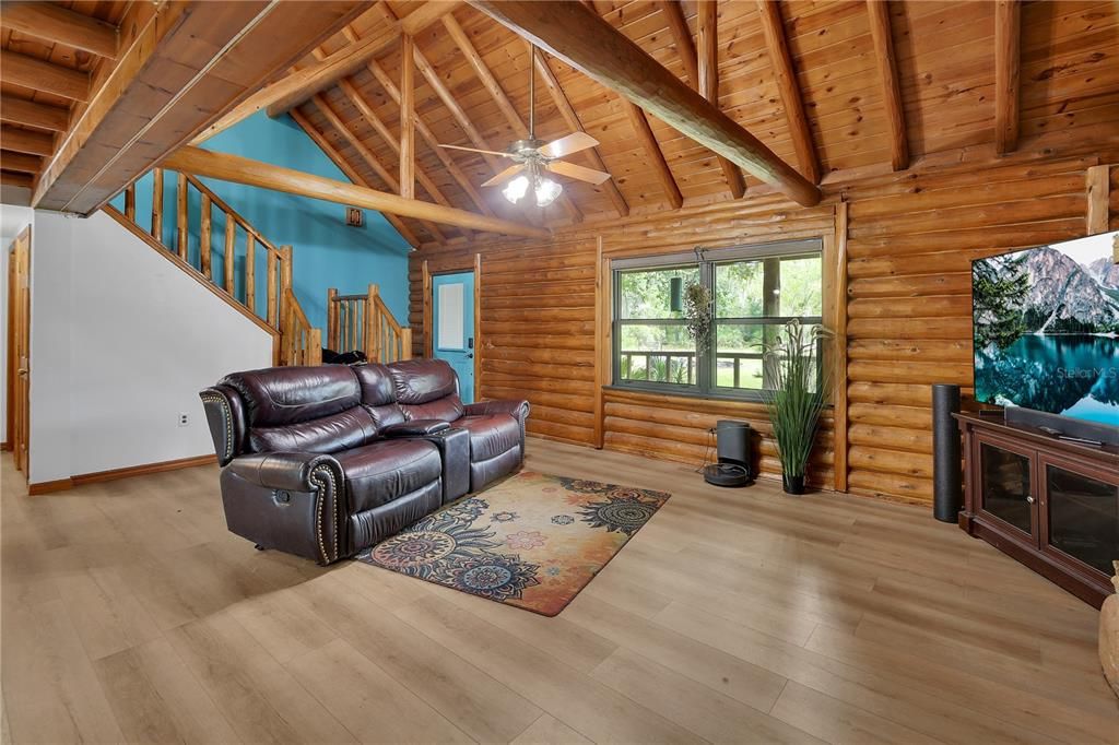 En Venta: $750,000 (4 camas, 3 baños, 2426 Pies cuadrados)