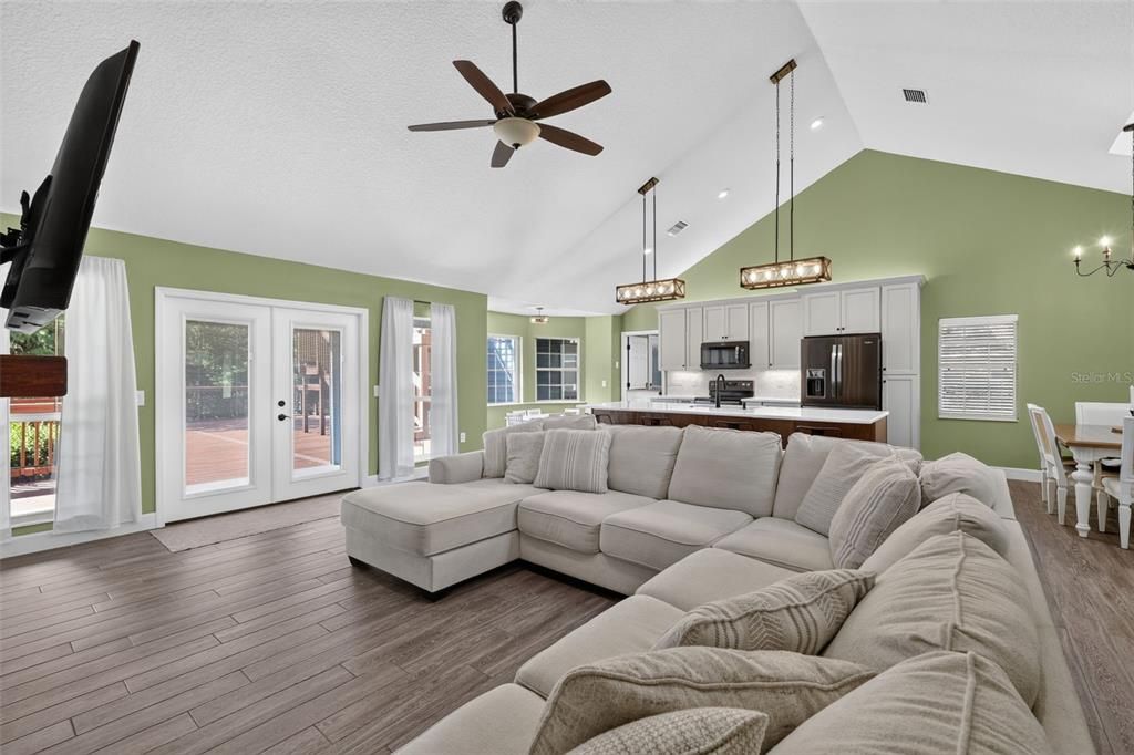 For Sale: $575,000 (3 beds, 2 baths, 2121 Square Feet)