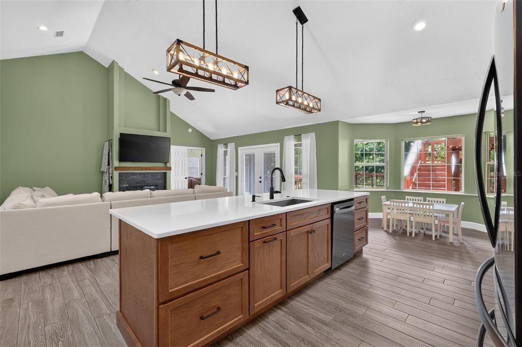 For Sale: $575,000 (3 beds, 2 baths, 2121 Square Feet)