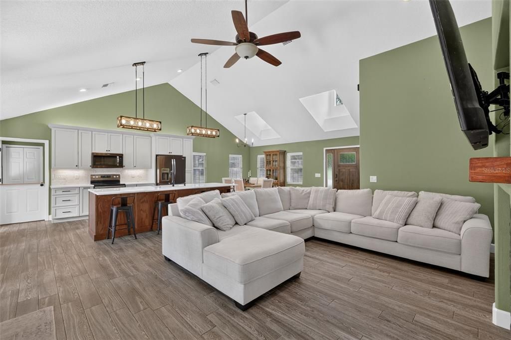 For Sale: $575,000 (3 beds, 2 baths, 2121 Square Feet)