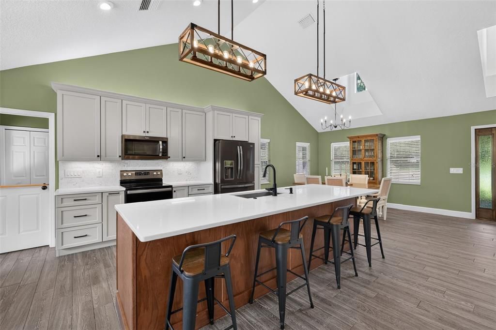For Sale: $575,000 (3 beds, 2 baths, 2121 Square Feet)