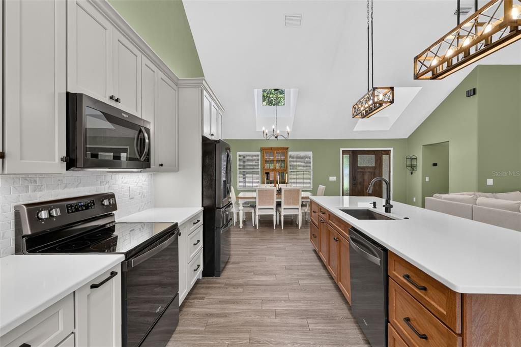 For Sale: $575,000 (3 beds, 2 baths, 2121 Square Feet)