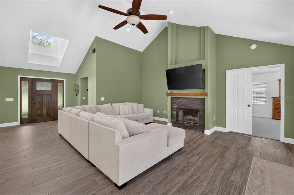For Sale: $575,000 (3 beds, 2 baths, 2121 Square Feet)
