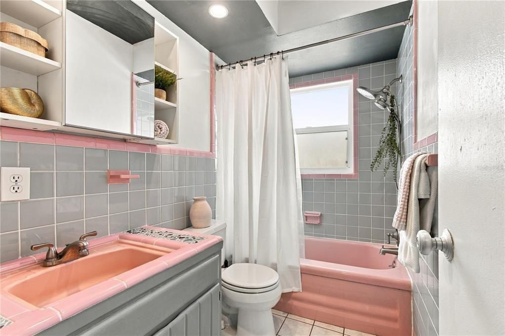 For Sale: $339,000 (3 beds, 1 baths, 1075 Square Feet)