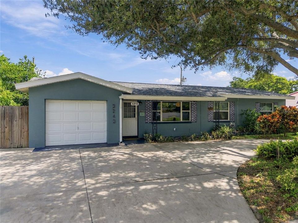For Sale: $339,000 (3 beds, 1 baths, 1075 Square Feet)