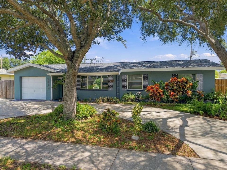 For Sale: $339,000 (3 beds, 1 baths, 1075 Square Feet)