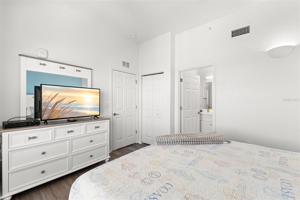待售: $624,900 (2 贝兹, 2 浴室, 762 平方英尺)