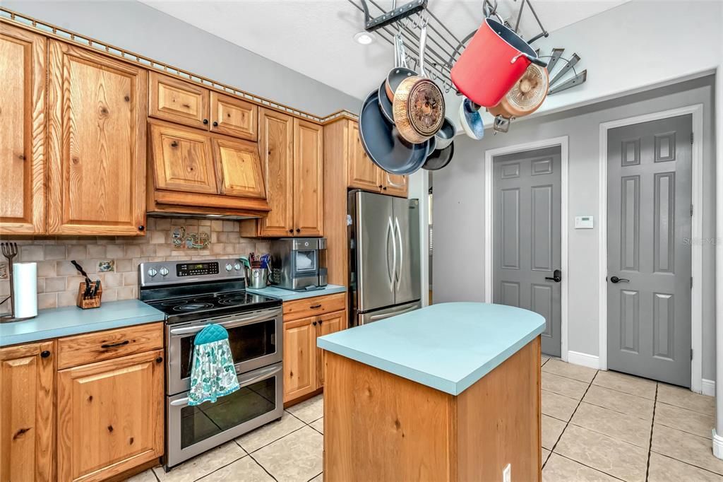 For Sale: $625,000 (3 beds, 2 baths, 2465 Square Feet)