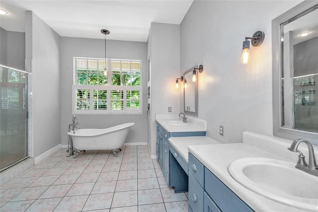 For Sale: $625,000 (3 beds, 2 baths, 2465 Square Feet)