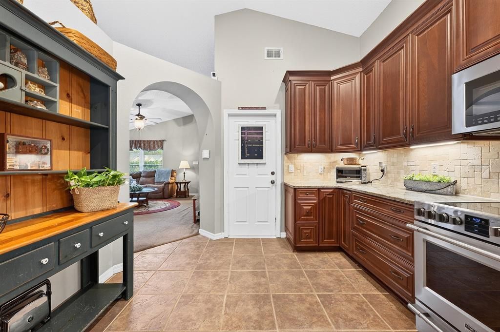 For Sale: $389,000 (3 beds, 2 baths, 1414 Square Feet)