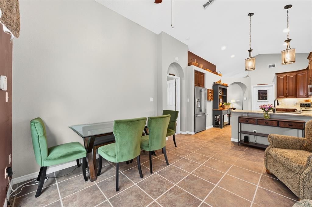 For Sale: $389,000 (3 beds, 2 baths, 1414 Square Feet)