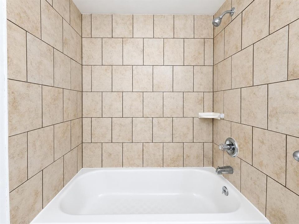 В аренду: $1,300 (2 спален, 1 ванн, 1028 Квадратных фут)