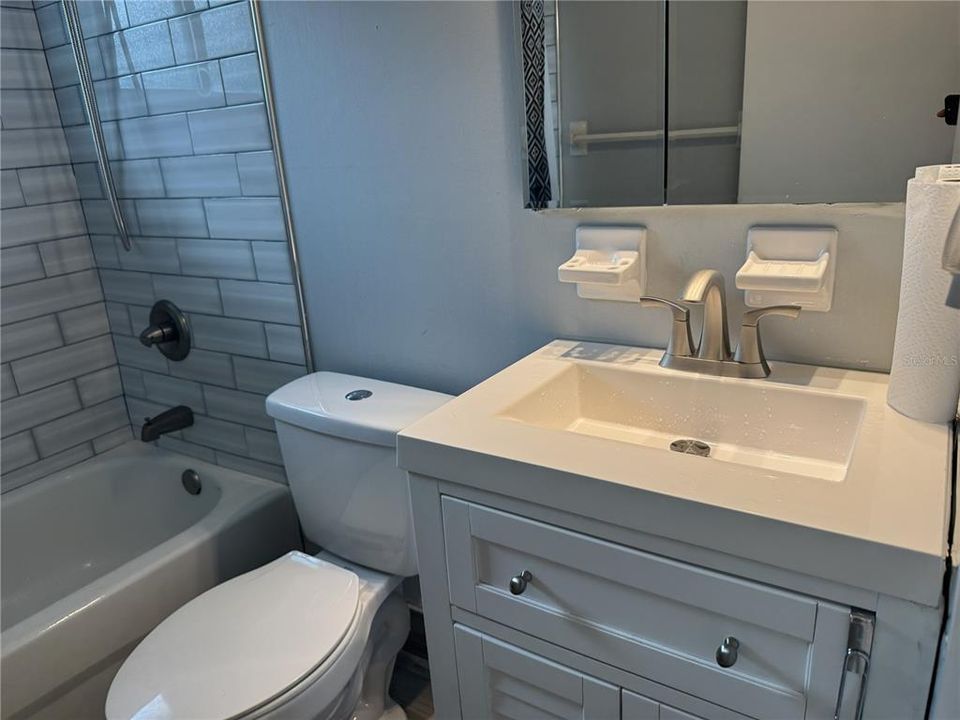 На продажу: $179,000 (2 спален, 1 ванн, 1111 Квадратных фут)