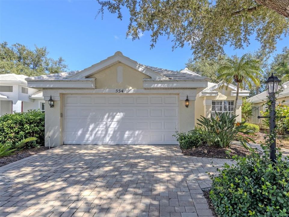 For Sale: $319,000 (3 beds, 2 baths, 1637 Square Feet)