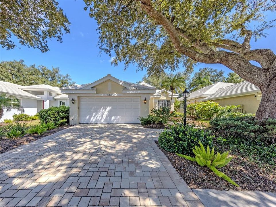 For Sale: $319,000 (3 beds, 2 baths, 1637 Square Feet)