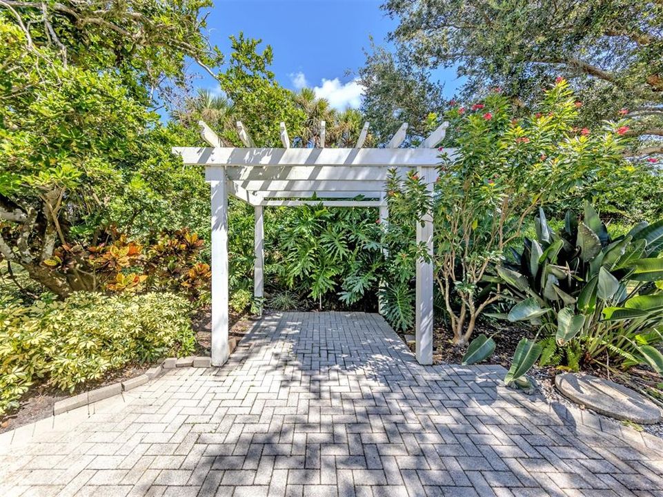 For Sale: $319,000 (3 beds, 2 baths, 1637 Square Feet)