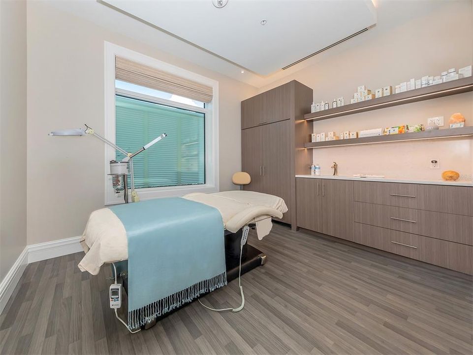 For Sale: $319,000 (3 beds, 2 baths, 1637 Square Feet)