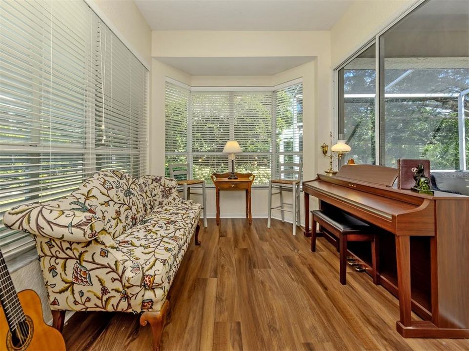 For Sale: $319,000 (3 beds, 2 baths, 1637 Square Feet)