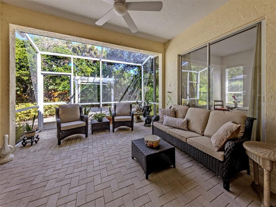 For Sale: $319,000 (3 beds, 2 baths, 1637 Square Feet)