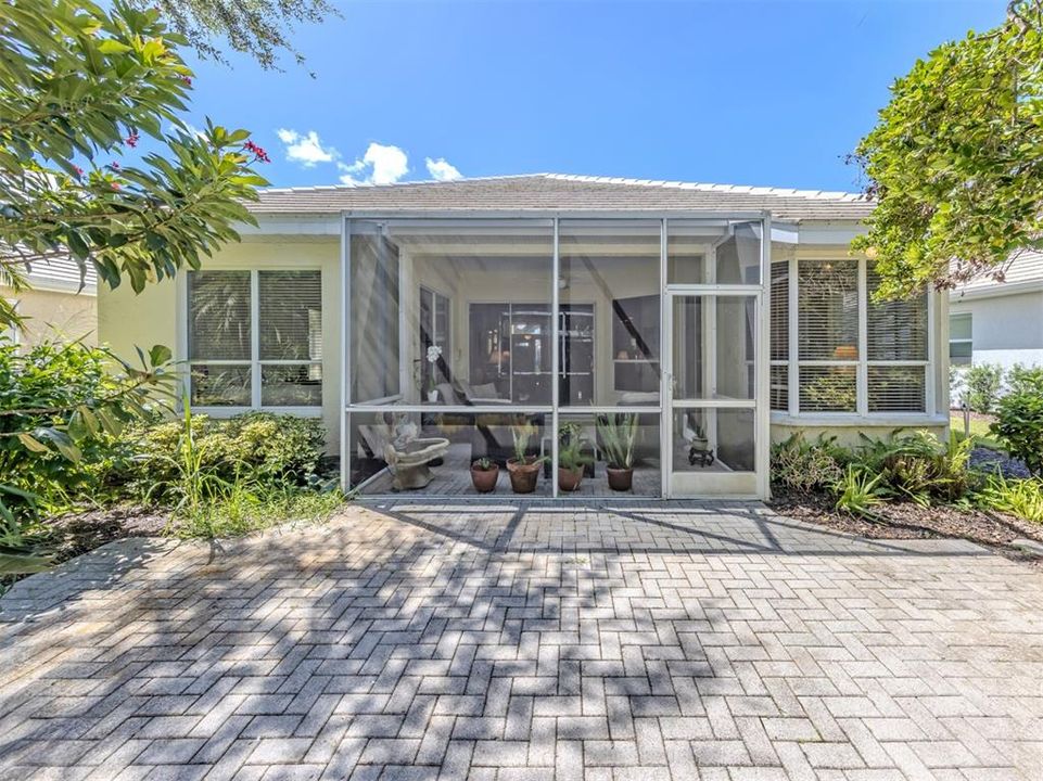 For Sale: $319,000 (3 beds, 2 baths, 1637 Square Feet)