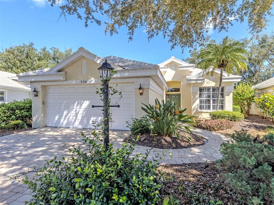 For Sale: $319,000 (3 beds, 2 baths, 1637 Square Feet)