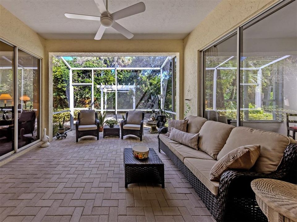 For Sale: $319,000 (3 beds, 2 baths, 1637 Square Feet)