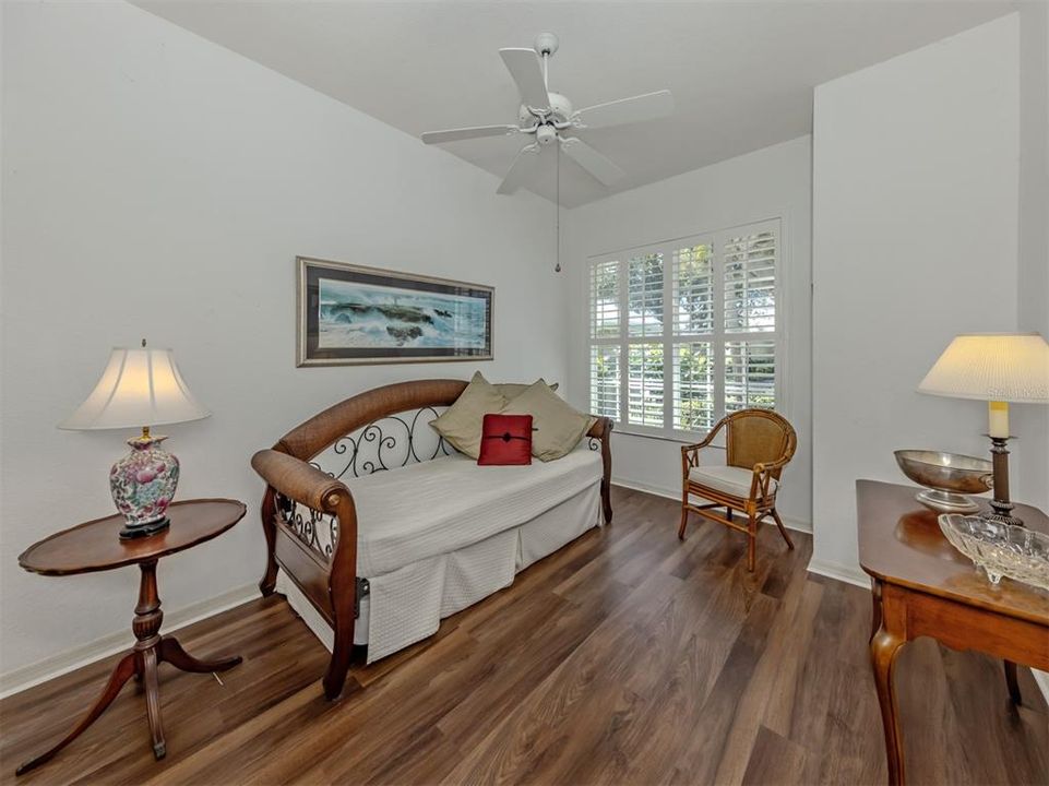 For Sale: $319,000 (3 beds, 2 baths, 1637 Square Feet)
