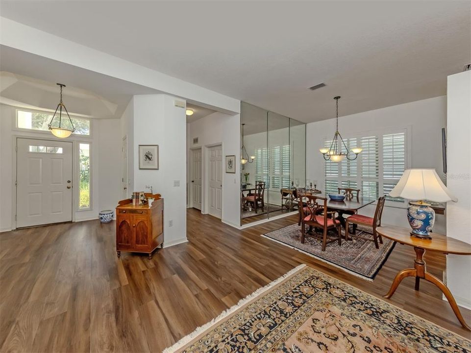 For Sale: $319,000 (3 beds, 2 baths, 1637 Square Feet)