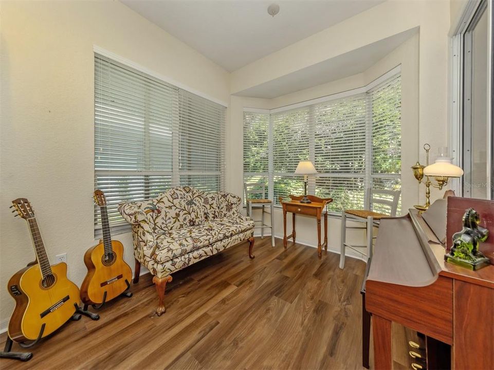 For Sale: $319,000 (3 beds, 2 baths, 1637 Square Feet)