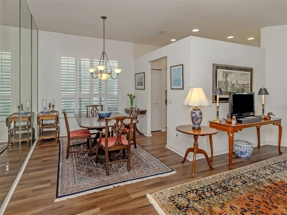 For Sale: $319,000 (3 beds, 2 baths, 1637 Square Feet)