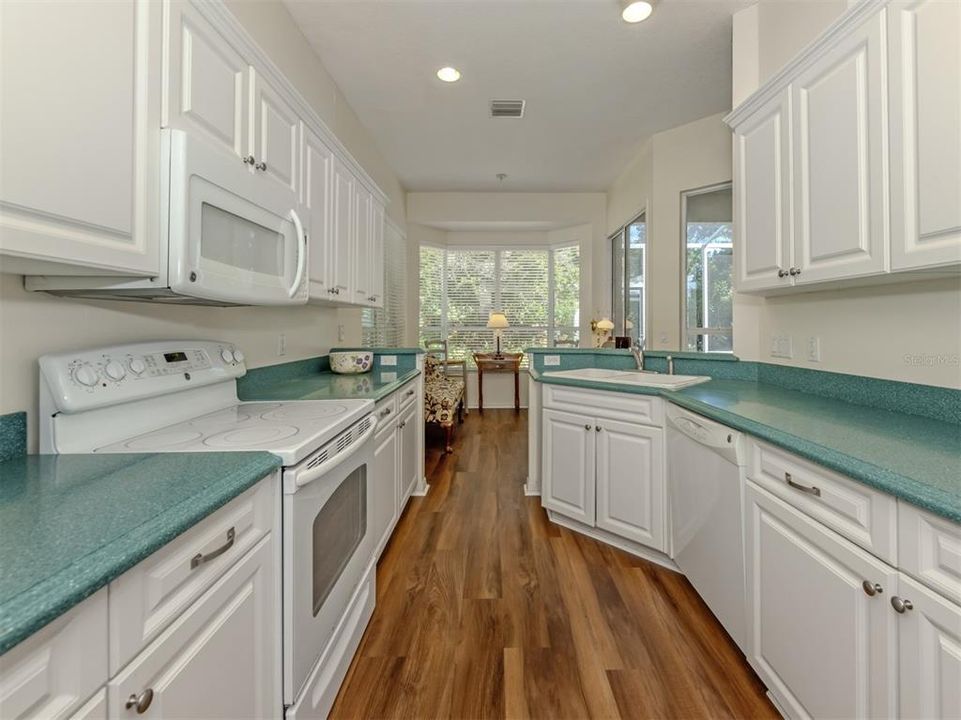 For Sale: $319,000 (3 beds, 2 baths, 1637 Square Feet)
