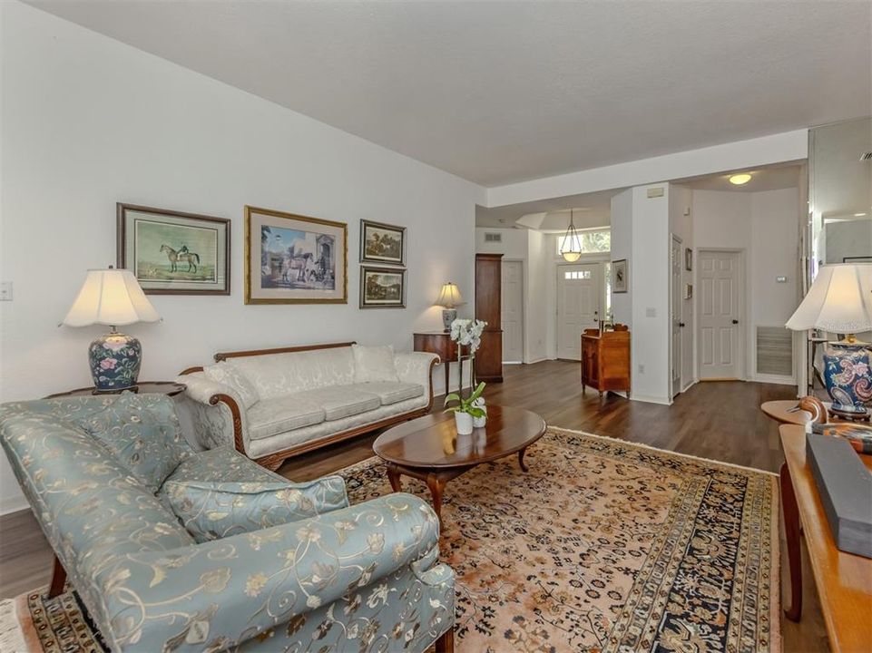 For Sale: $319,000 (3 beds, 2 baths, 1637 Square Feet)