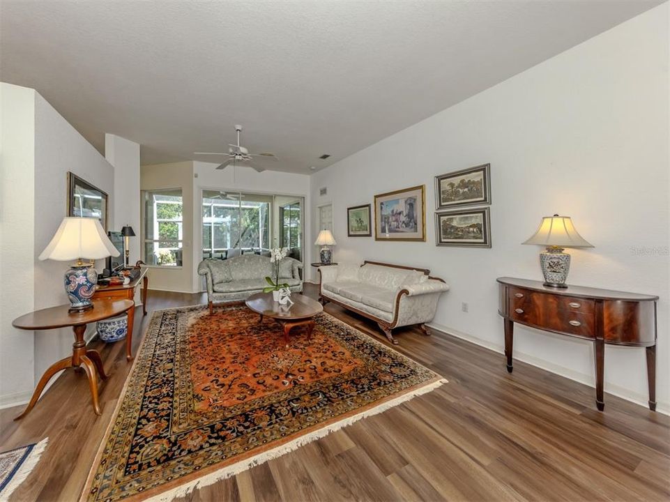 For Sale: $319,000 (3 beds, 2 baths, 1637 Square Feet)