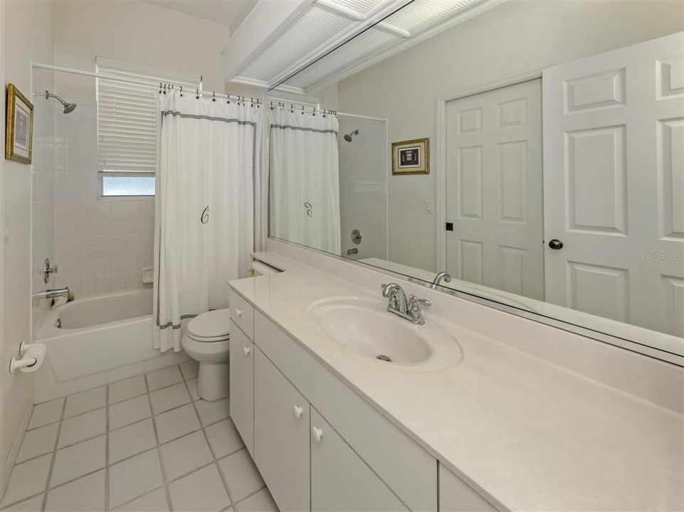 For Sale: $319,000 (3 beds, 2 baths, 1637 Square Feet)