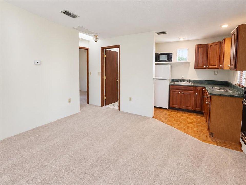 For Rent: $1,300 (2 beds, 1 baths, 412 Square Feet)