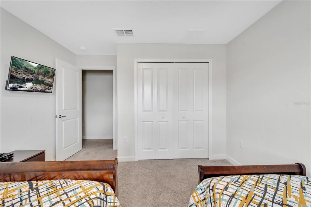 For Sale: $370,000 (4 beds, 3 baths, 1902 Square Feet)
