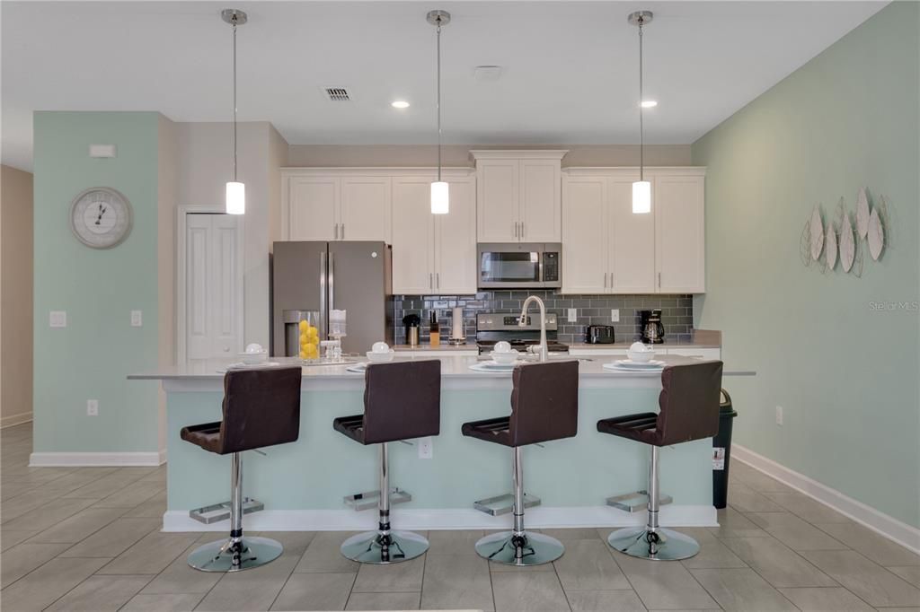 For Sale: $370,000 (4 beds, 3 baths, 1902 Square Feet)