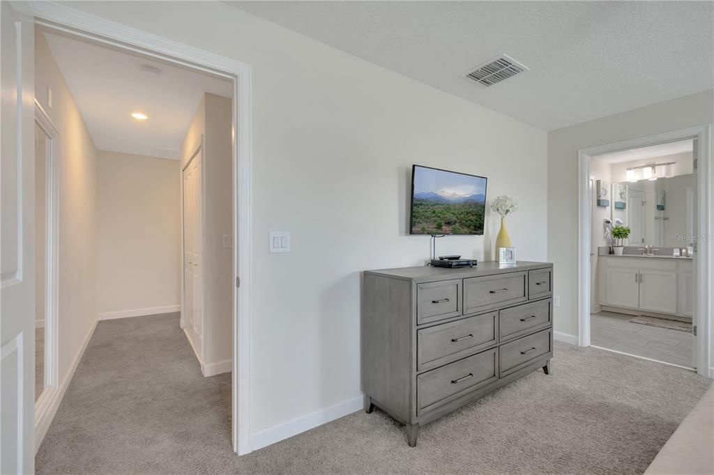 For Sale: $370,000 (4 beds, 3 baths, 1902 Square Feet)