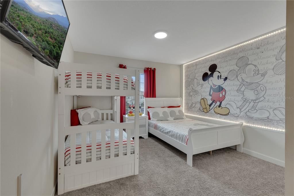 For Sale: $370,000 (4 beds, 3 baths, 1902 Square Feet)