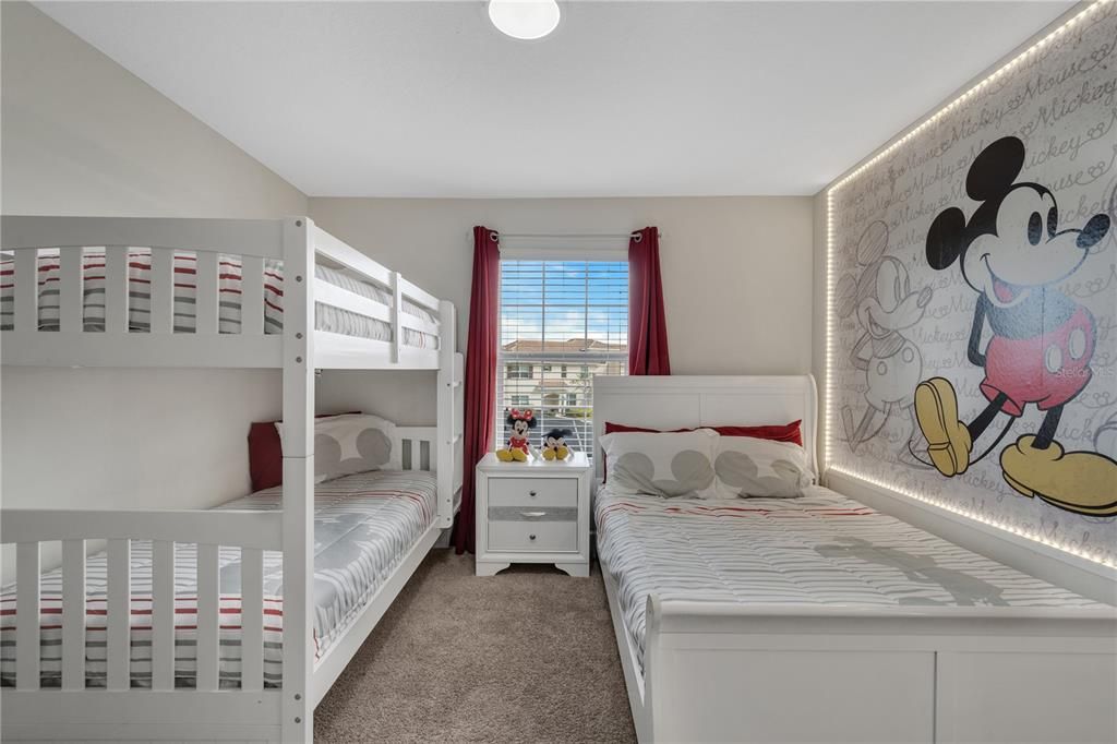 For Sale: $370,000 (4 beds, 3 baths, 1902 Square Feet)