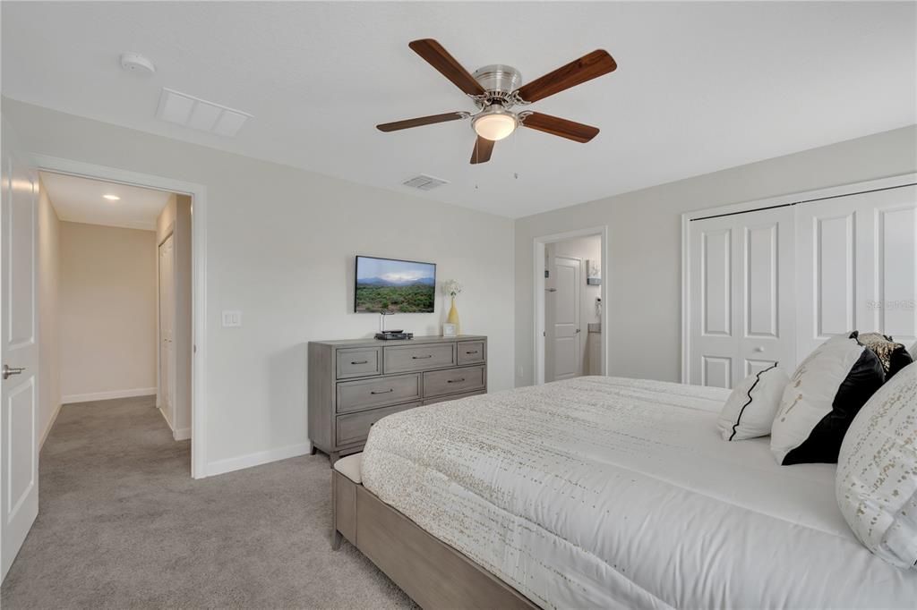 For Sale: $370,000 (4 beds, 3 baths, 1902 Square Feet)