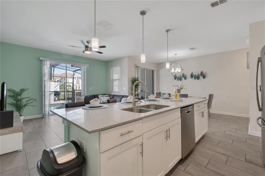 For Sale: $370,000 (4 beds, 3 baths, 1902 Square Feet)